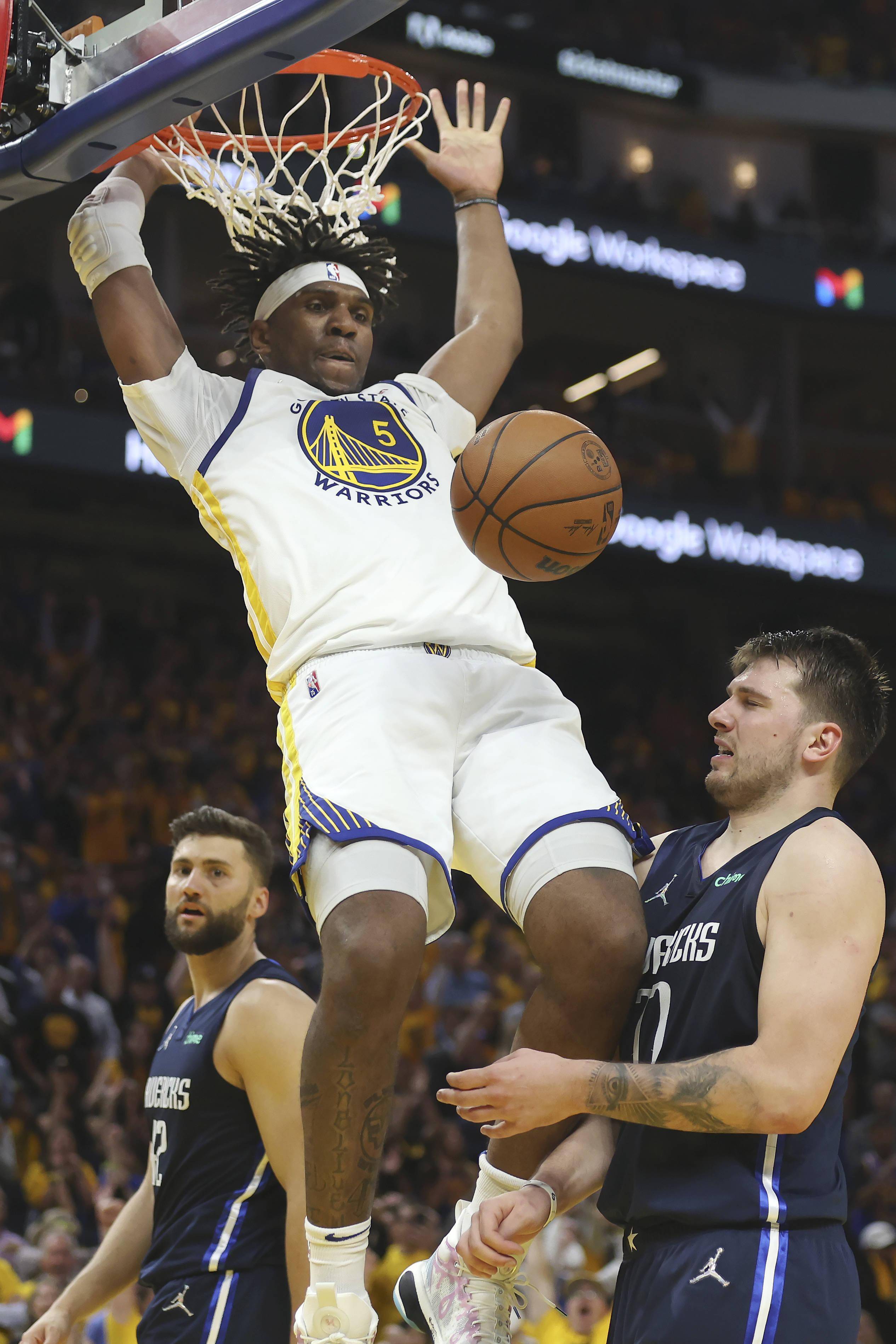 半岛体育下载-太狠了！达拉斯独行侠防线松动备战NBA总决赛莱万多夫斯基在巴塞罗那比赛中赛况扑朔迷离，冲刺阶段布莱顿调整名单以备意大利杯的简单介绍